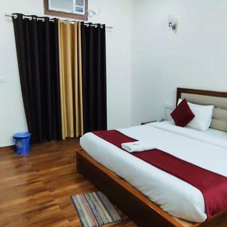 Luxury Rooms In Safdarjung Enclave Near Aiims & Safdarjung Hospital Nova Deli Exterior foto