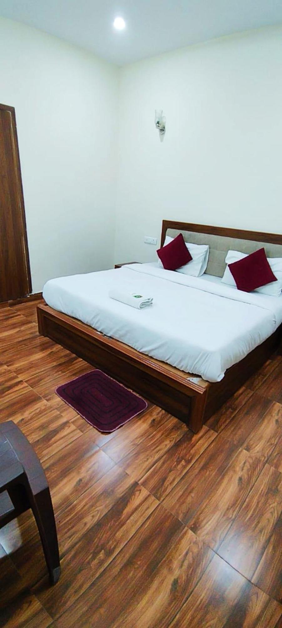 Luxury Rooms In Safdarjung Enclave Near Aiims & Safdarjung Hospital Nova Deli Exterior foto
