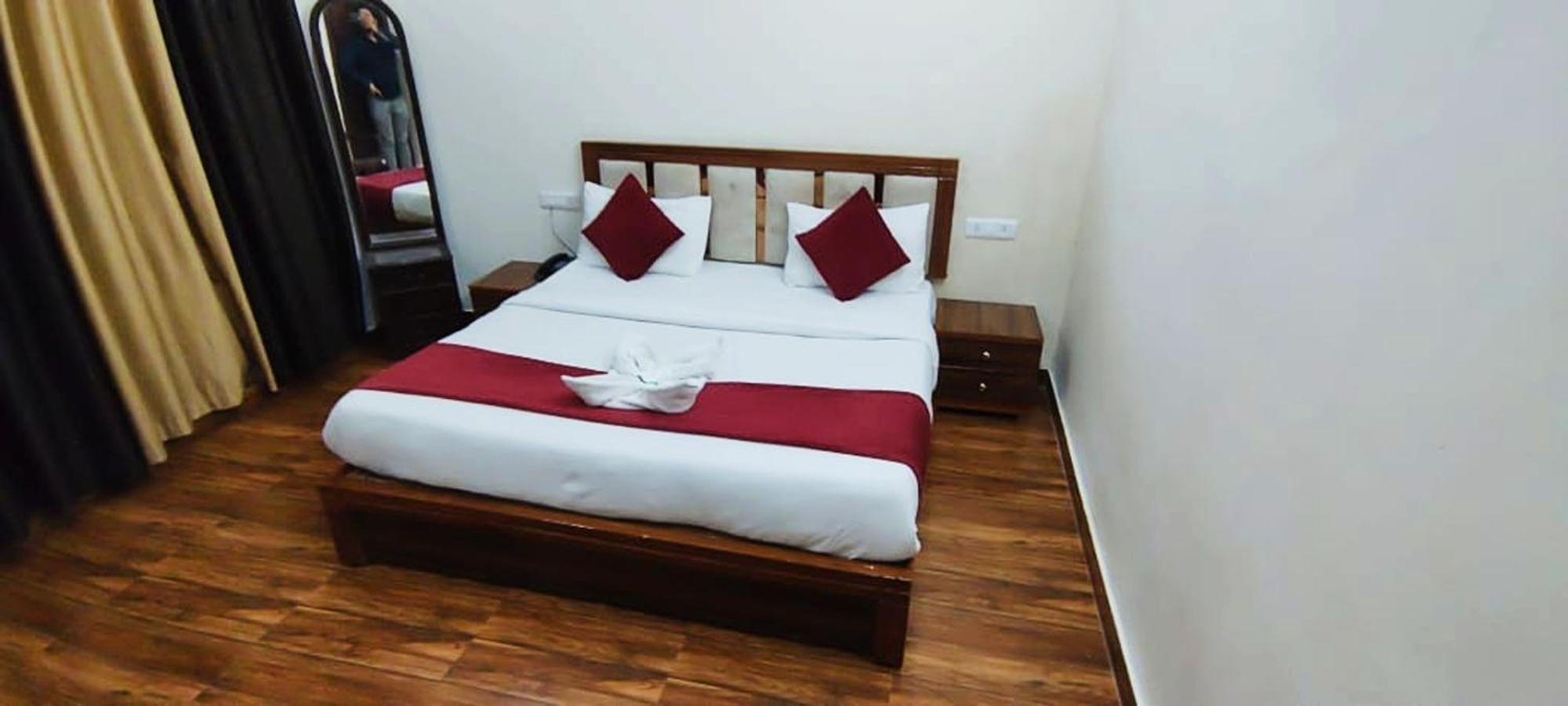 Luxury Rooms In Safdarjung Enclave Near Aiims & Safdarjung Hospital Nova Deli Exterior foto