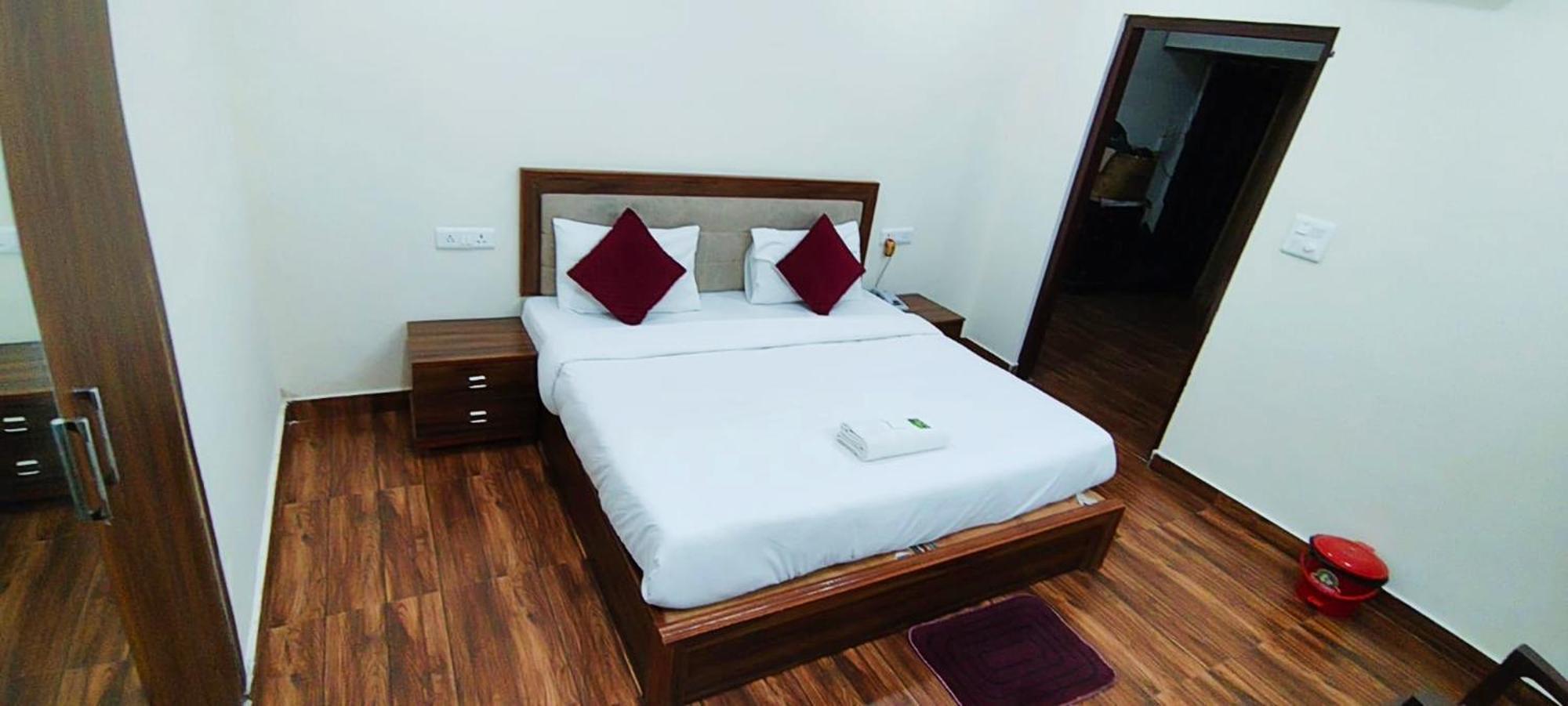 Luxury Rooms In Safdarjung Enclave Near Aiims & Safdarjung Hospital Nova Deli Exterior foto
