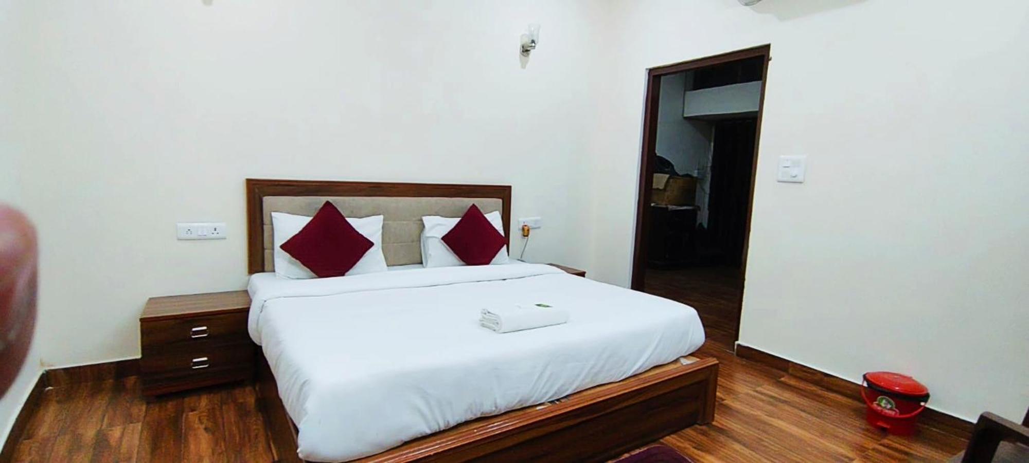 Luxury Rooms In Safdarjung Enclave Near Aiims & Safdarjung Hospital Nova Deli Exterior foto