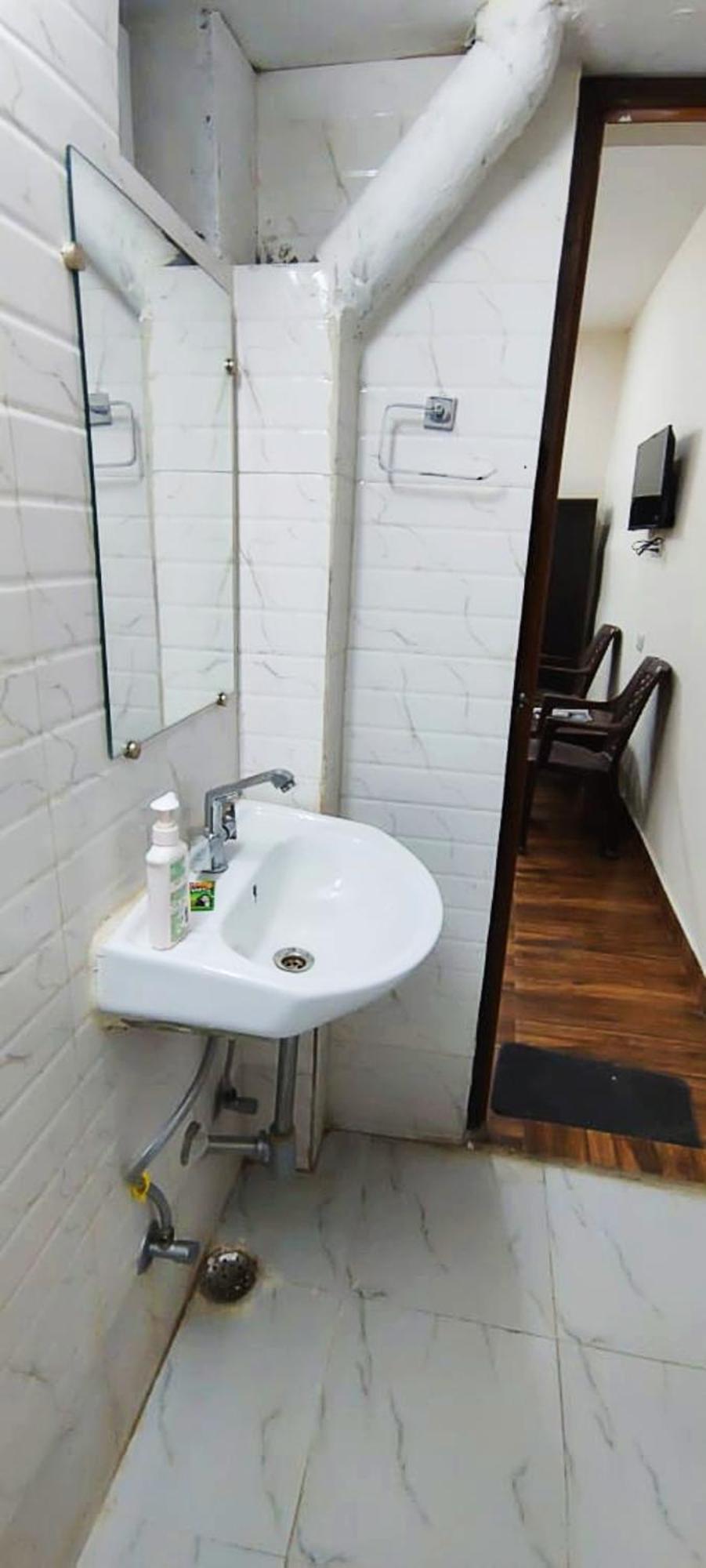 Luxury Rooms In Safdarjung Enclave Near Aiims & Safdarjung Hospital Nova Deli Exterior foto